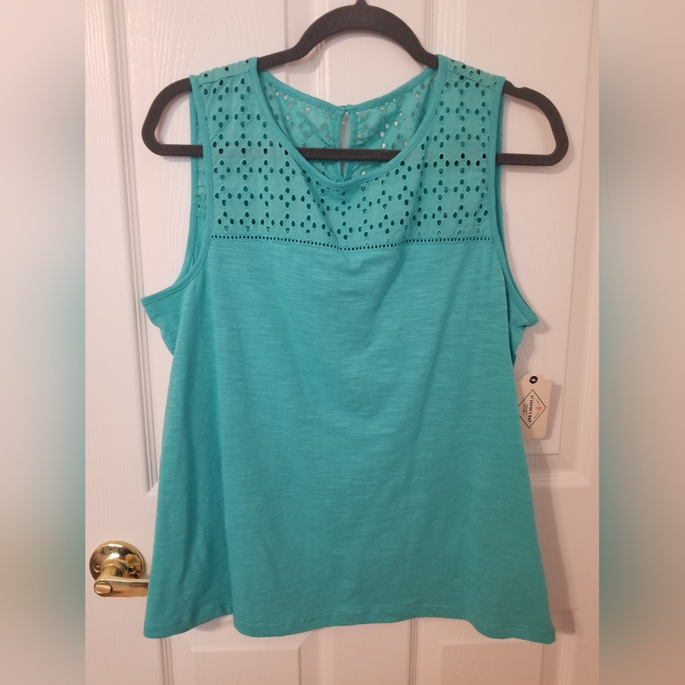 Woman's sleeveless top